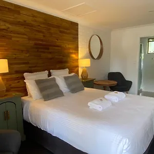 Palms 2*, Beachmere Australia