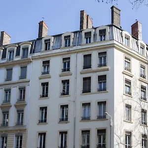 https://suite-garibaldi-cosy-et-design.hotels-rhonealpes.com
