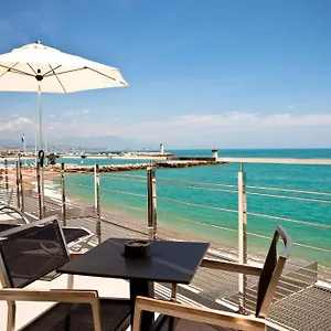 4* Отель Azur